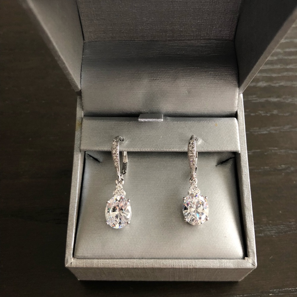 💥PRICE⬇️ Zales Gorgeous Oval Drop Earrings 💎
